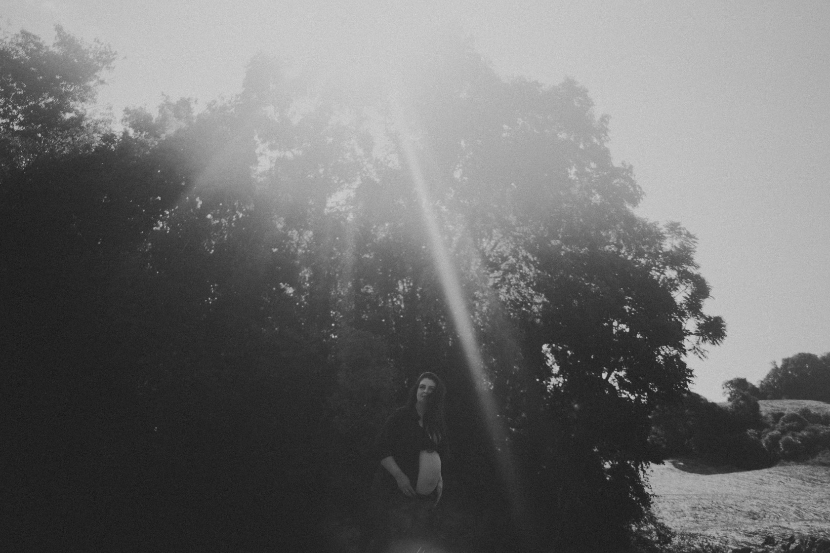 Gestante em ensaio sob o sol